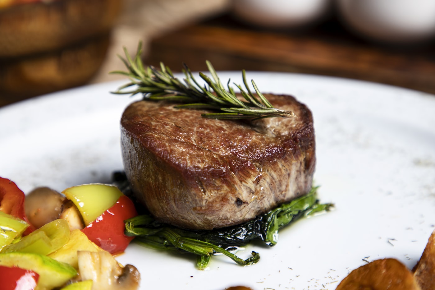Prato de carne grelhada pronto a sair