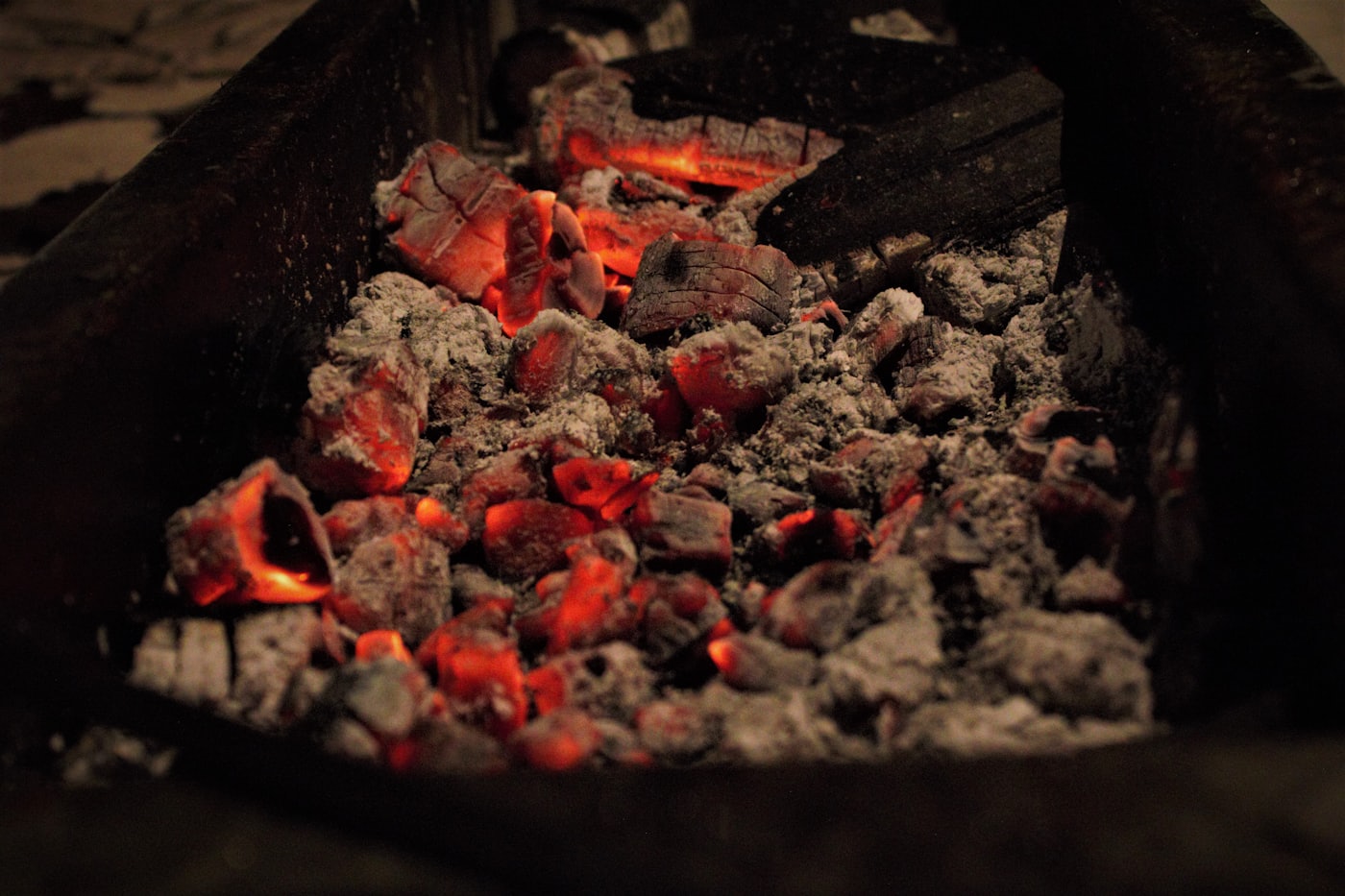 Brasa de azinho ao rubro